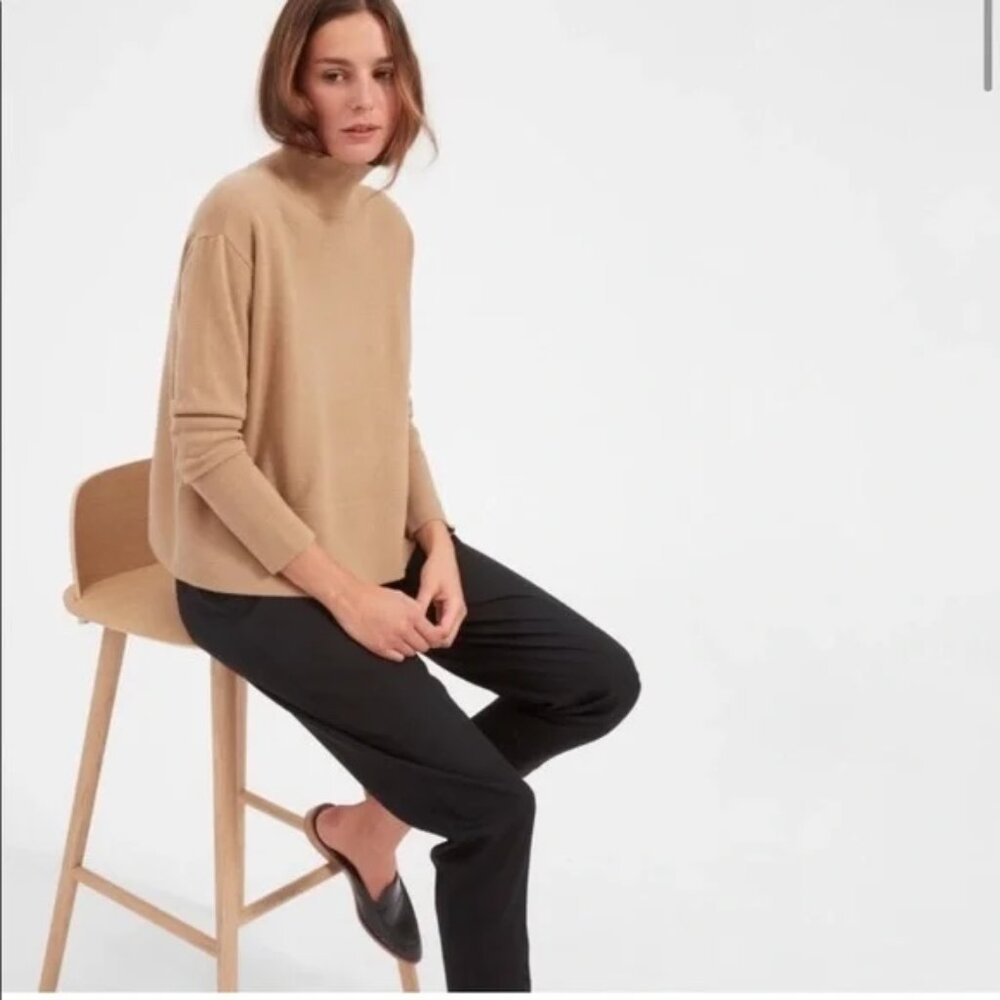 Everlane The Cashmere Square Mock Turtleneck in Camel - Sz XS